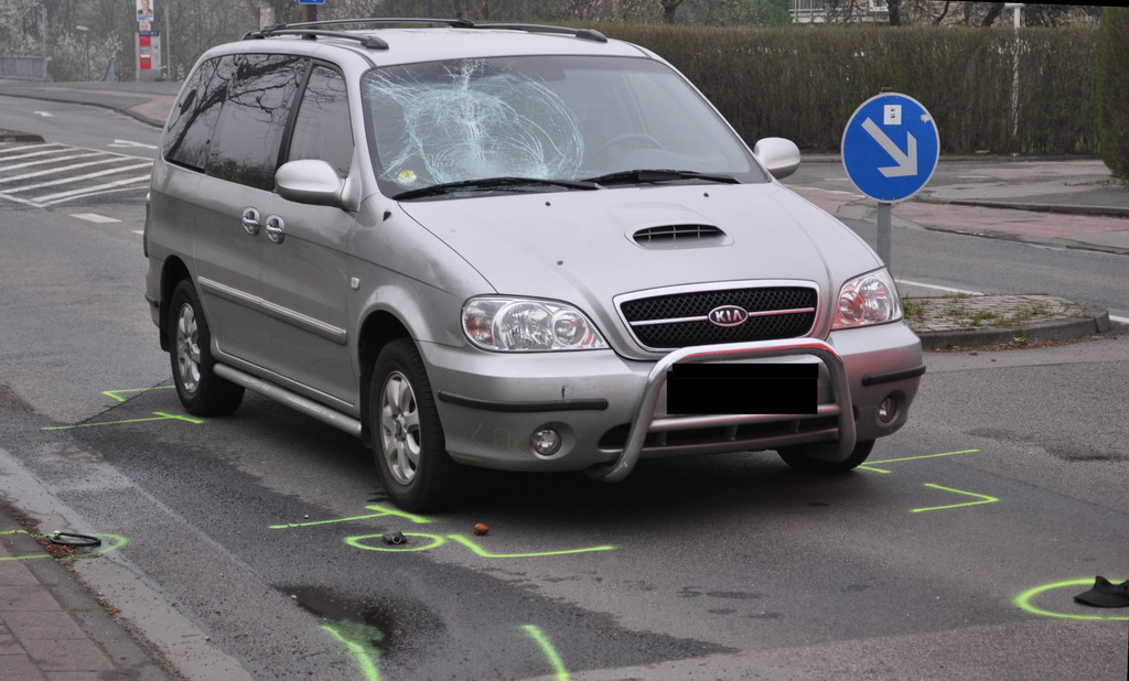 VU Radfahrer PKW Koeln Heimersdorf Volkhovenerweg P02.JPG